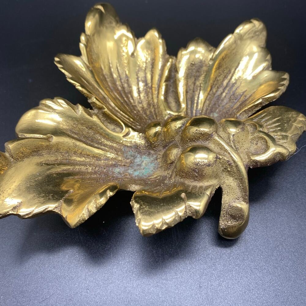 Brass grape leaf shaped trinket dish vintage leaf plate ashtray Japan‎